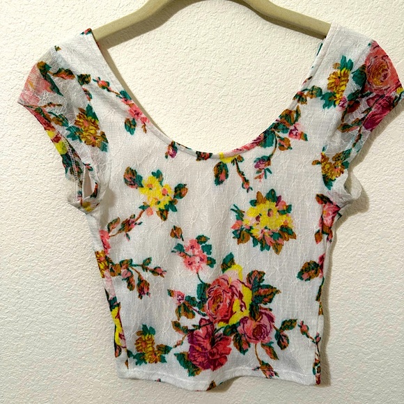 EUC CANDIE’S Floral Scoop Neck Crop Top - Picture 2 of 5